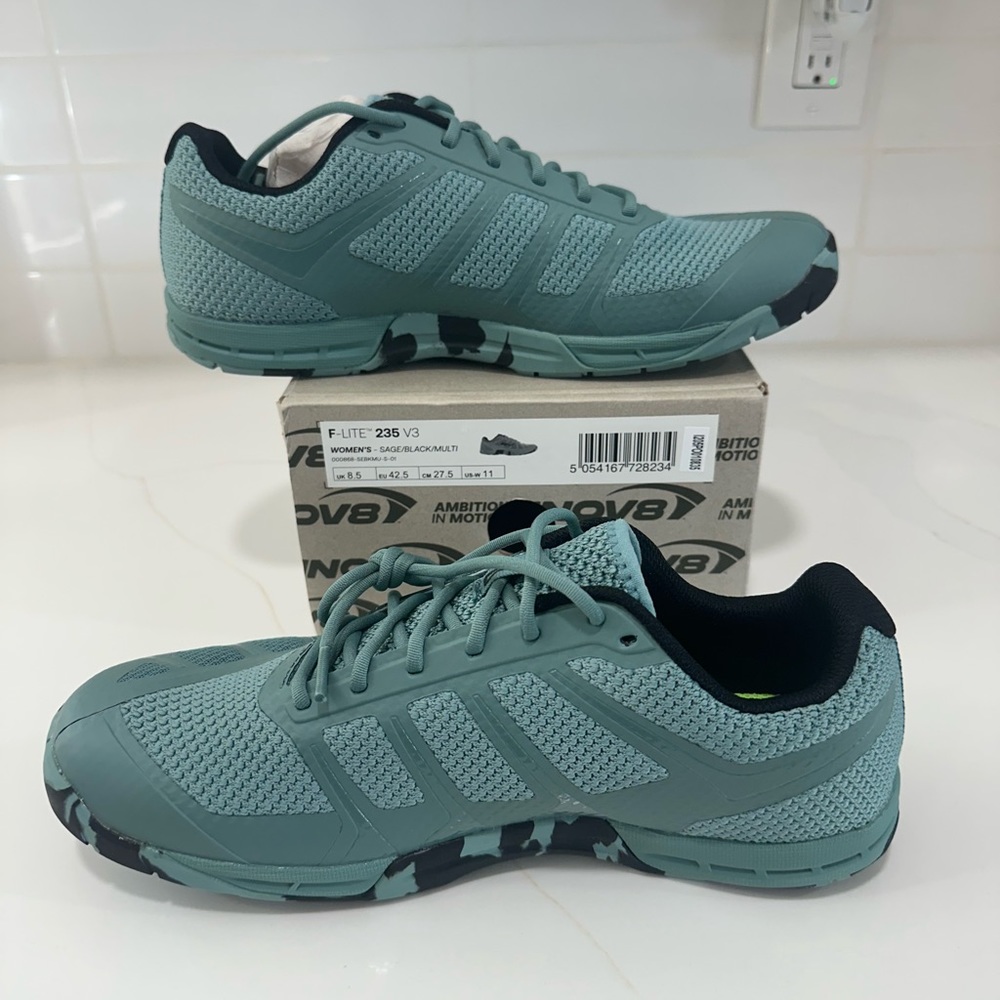 Inov8 F-Lite 235 V3 sneakers. Sage/Black